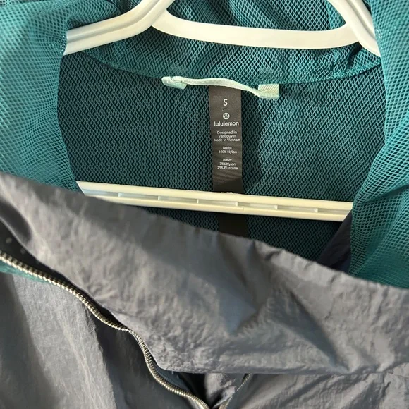 Men's Lululemon Roksanda Half Zipper Light Weight Pullover Jacket w/Hood - Picture 3 of 4